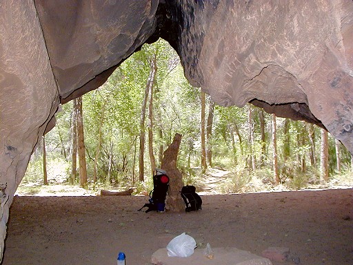 37 - A lunch stop in a big cave